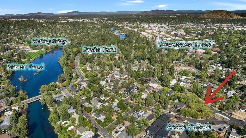 07CBJZwg. Photo 1 of 19, 320 NW Riverside Boulevard, Bend, OR 97703