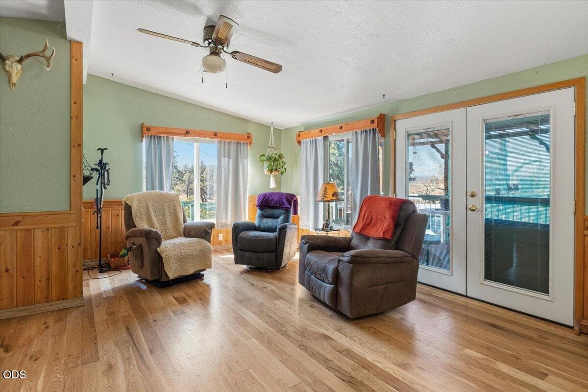 Family Room. Photo 3 of 41, 8659 SW Shad Road, Terrebonne, OR 97760