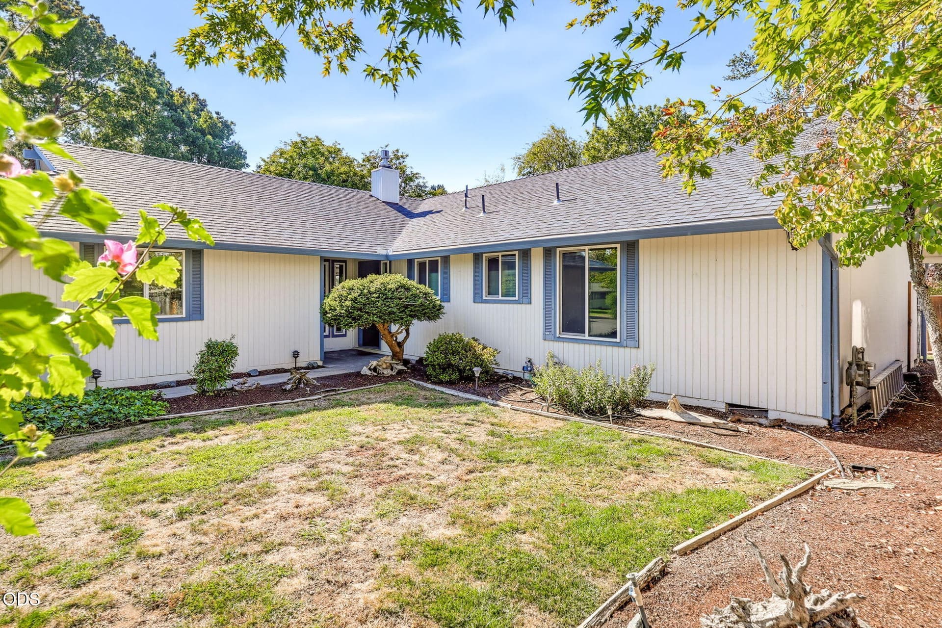ApxGD00006. Photo 3 of 48, 2337 Greenbrook Drive, Medford, OR 97504