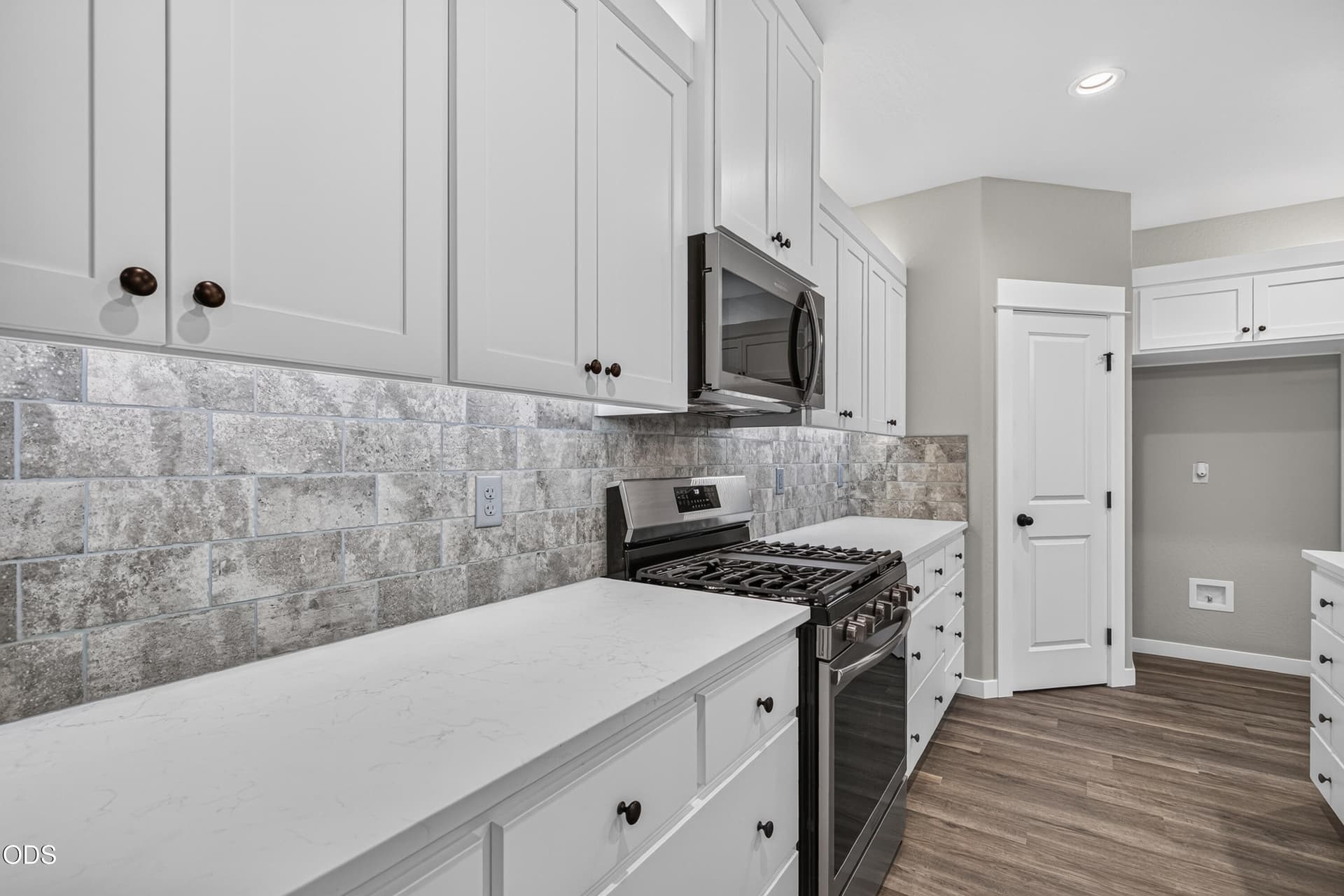 9R9A8468. Photo 3 of 37, 3734 Carlin Drive, Medford, OR 97504