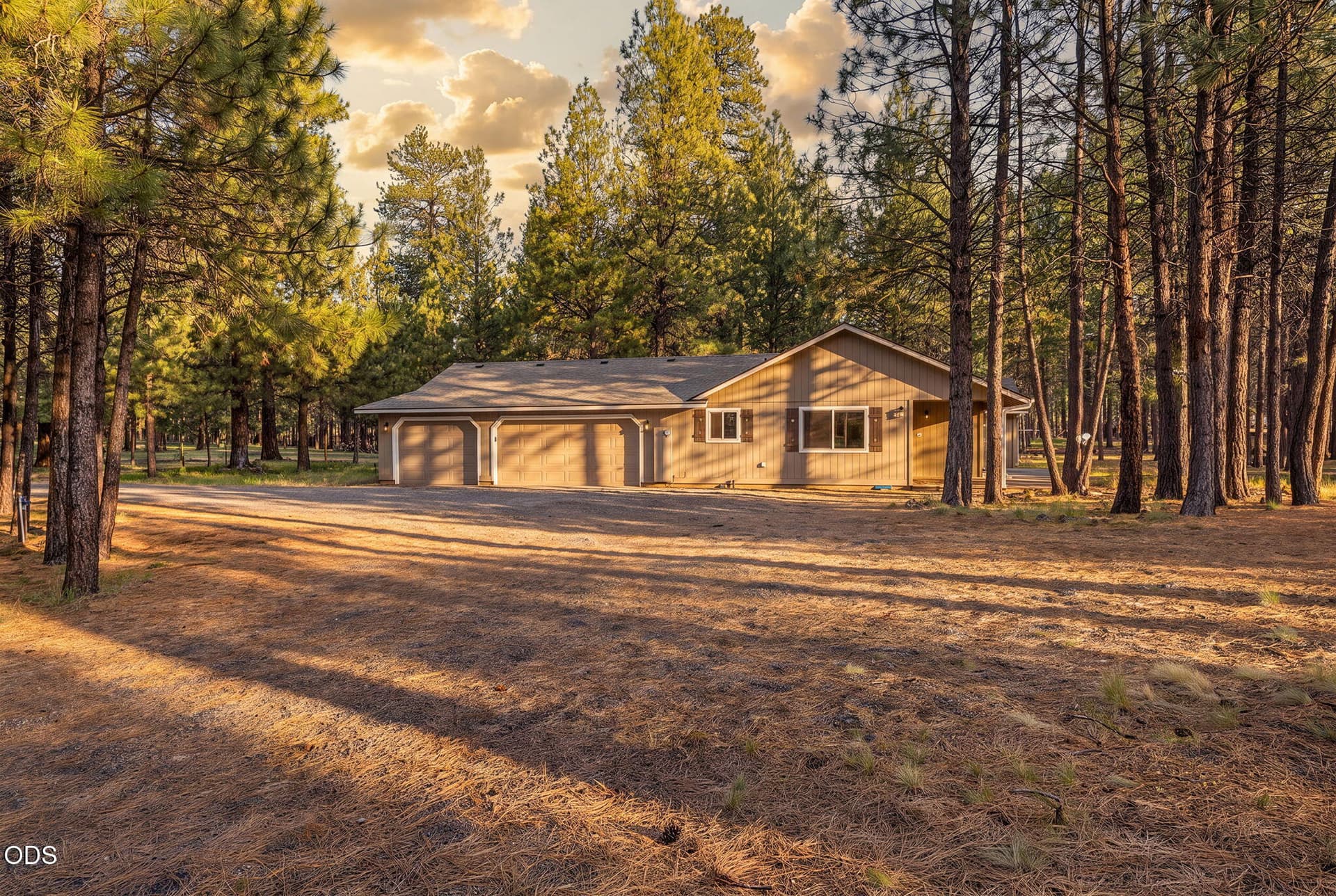 4-web-or-mls-DSC9810_Golden_Hour_Sidelig. Photo 3 of 36, 14485 Mountain View Loop, Sisters, OR 97759