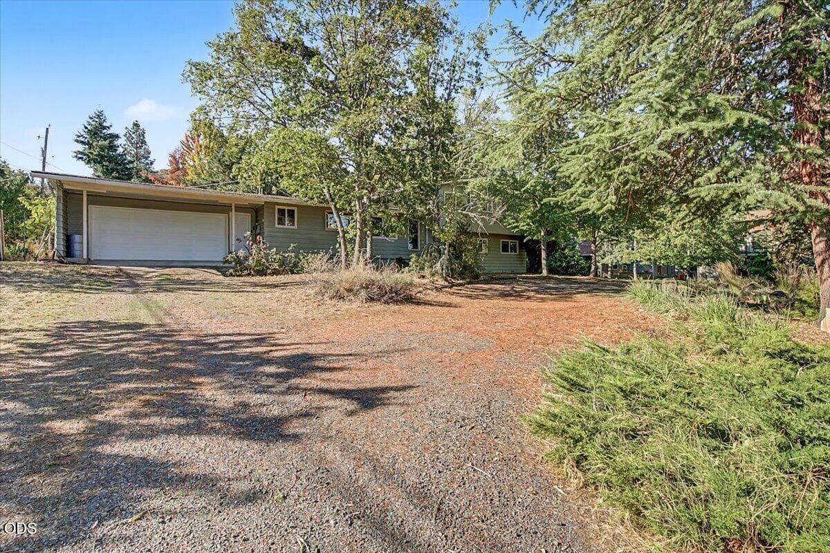3. Photo 3 of 40, 485 Orchard Street, Ashland, OR 97520
