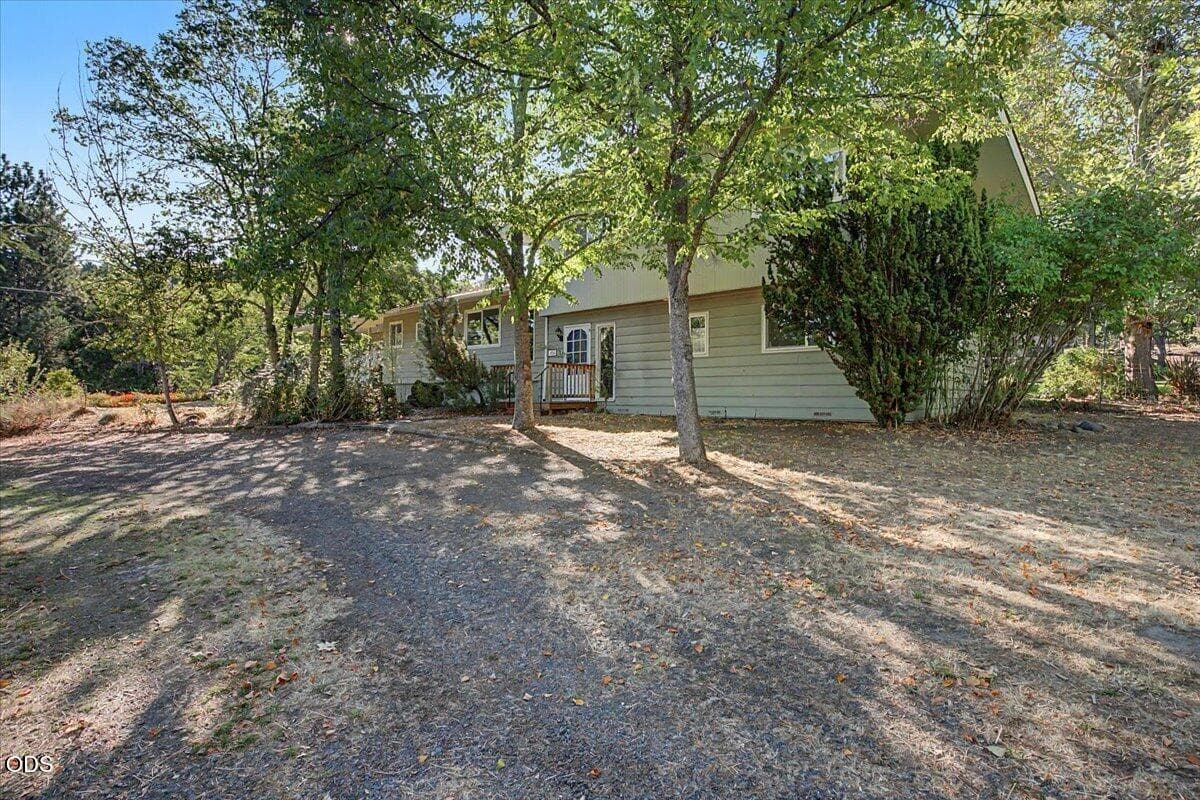 4. Photo 4 of 40, 485 Orchard Street, Ashland, OR 97520