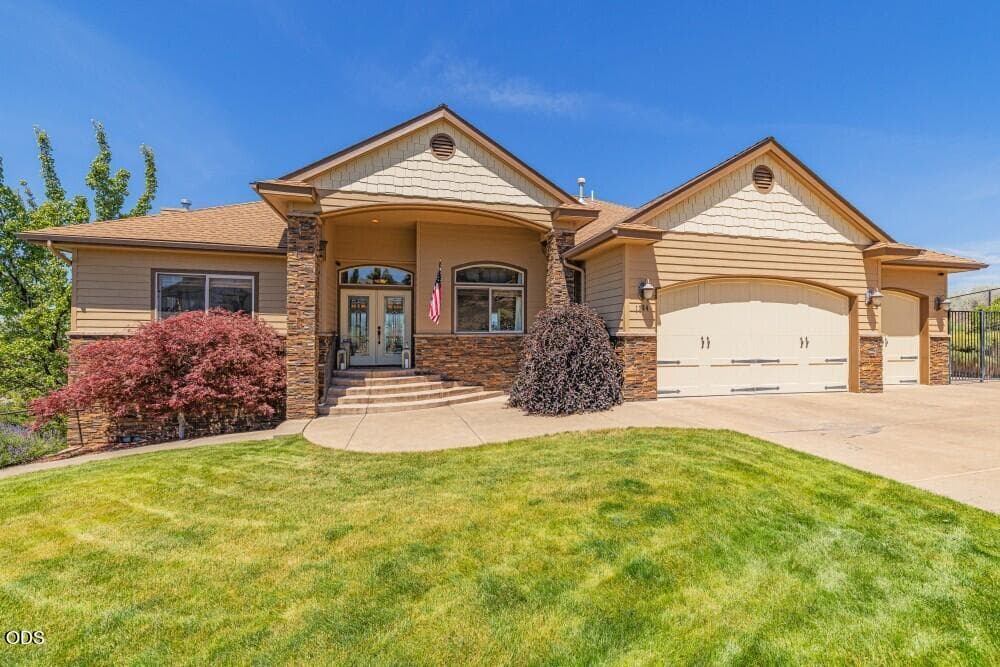 1354 Ridgecrest 01 - 9-14. Photo 1 of 46, 1354 Ridgecrest Drive, Klamath Falls, OR 97601