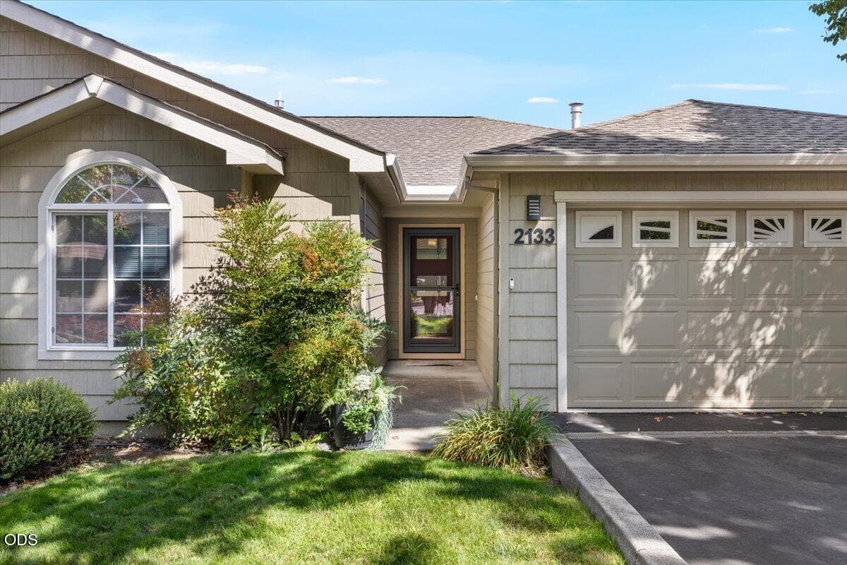 03-CI_9244. Photo 2 of 24, 2133 Birchwood Lane, Ashland, OR 97520