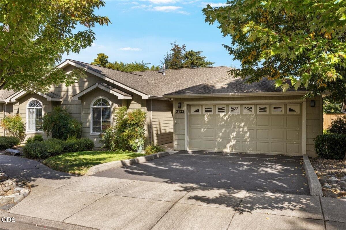 02-CI_9239. Photo 1 of 24, 2133 Birchwood Lane, Ashland, OR 97520