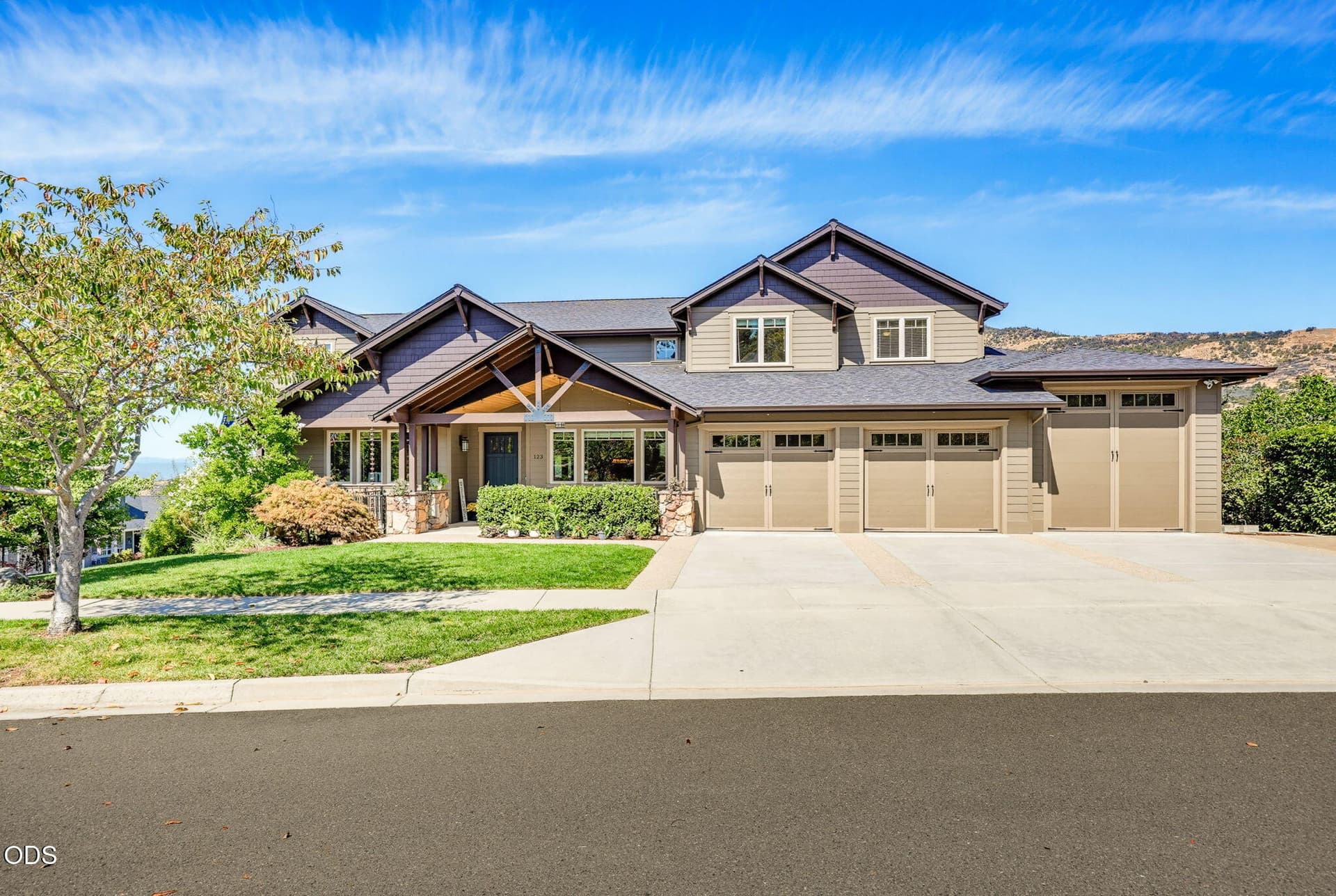 ApxMD00001. Photo 1 of 105, 123 Monterey Drive, Medford, OR 97504