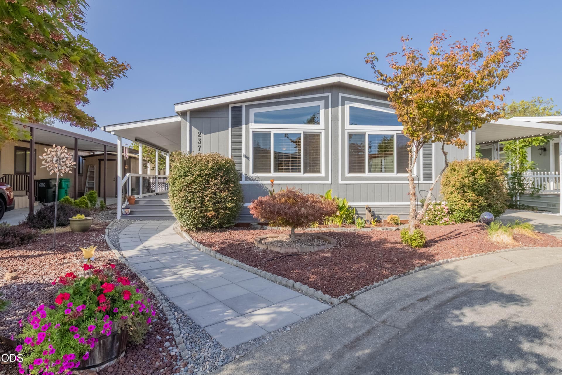 1. Photo 1 of 33, 2372 Sequoia Court, Grants Pass, OR 97527