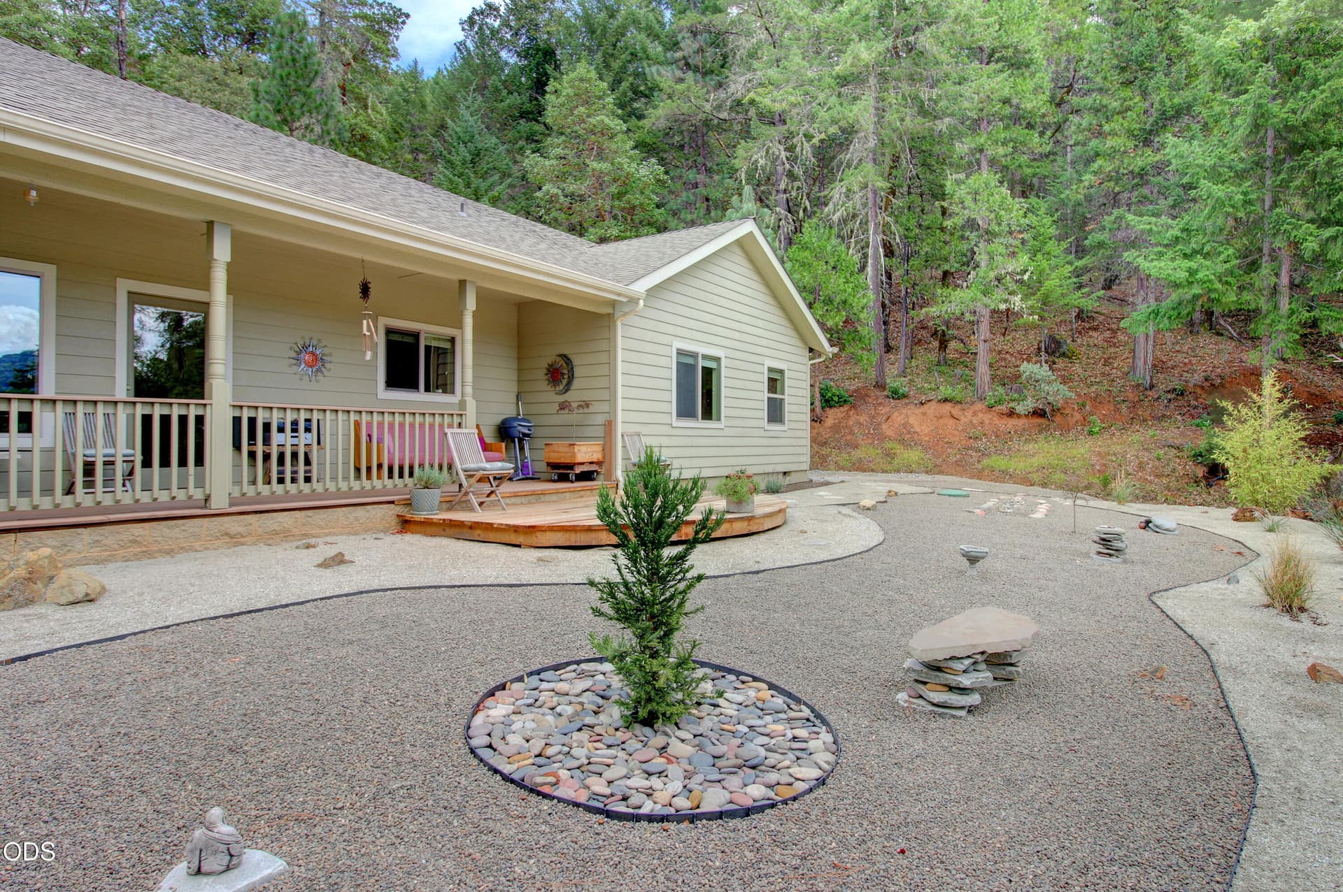 IMG_9580_1_2. Photo 1 of 29, 665 Winona Road, Grants Pass, OR 97526