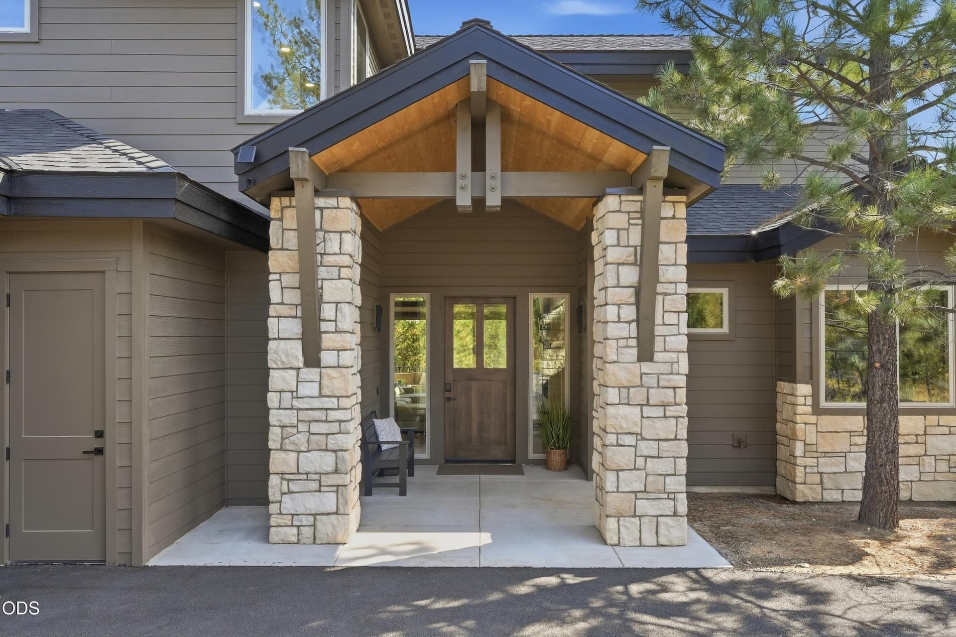 Front entry. Photo 2 of 33, 57624 Red Alder Lane Unit 7, Bend, OR 97707