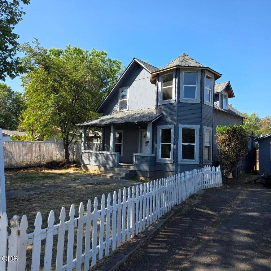20260915_110742. Photo 1 of 37, 300 S Columbus Avenue, Medford, OR 97501