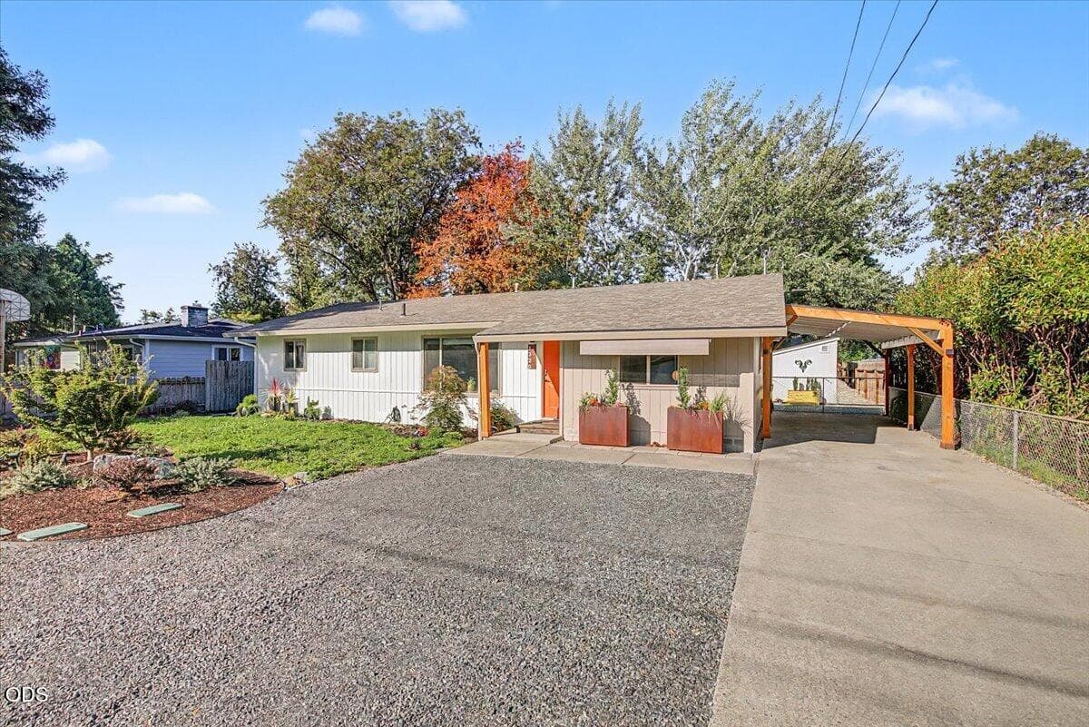 01-1. Photo 2 of 29, 1320 SE Elm Lane, Grants Pass, OR 97526