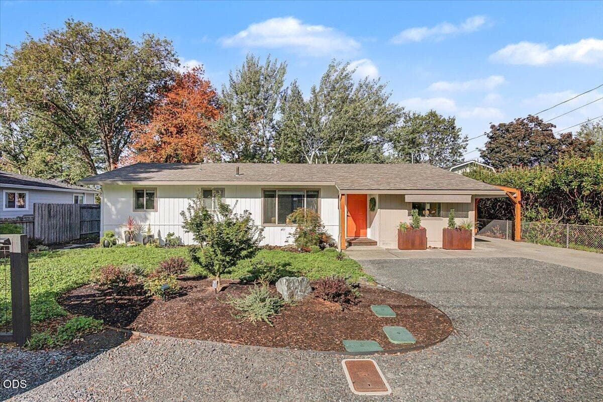 02-2. Photo 1 of 29, 1320 SE Elm Lane, Grants Pass, OR 97526