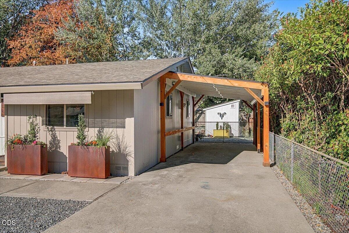 03-4. Photo 3 of 29, 1320 SE Elm Lane, Grants Pass, OR 97526