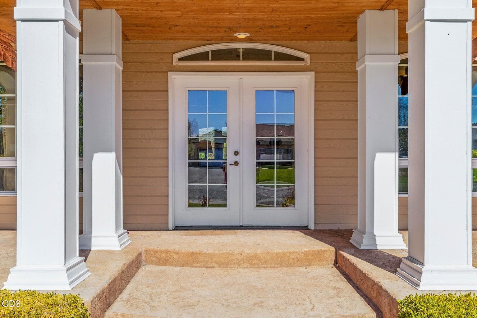front doors. Photo 3 of 34, 2835 Front Street, Klamath Falls, OR 97601