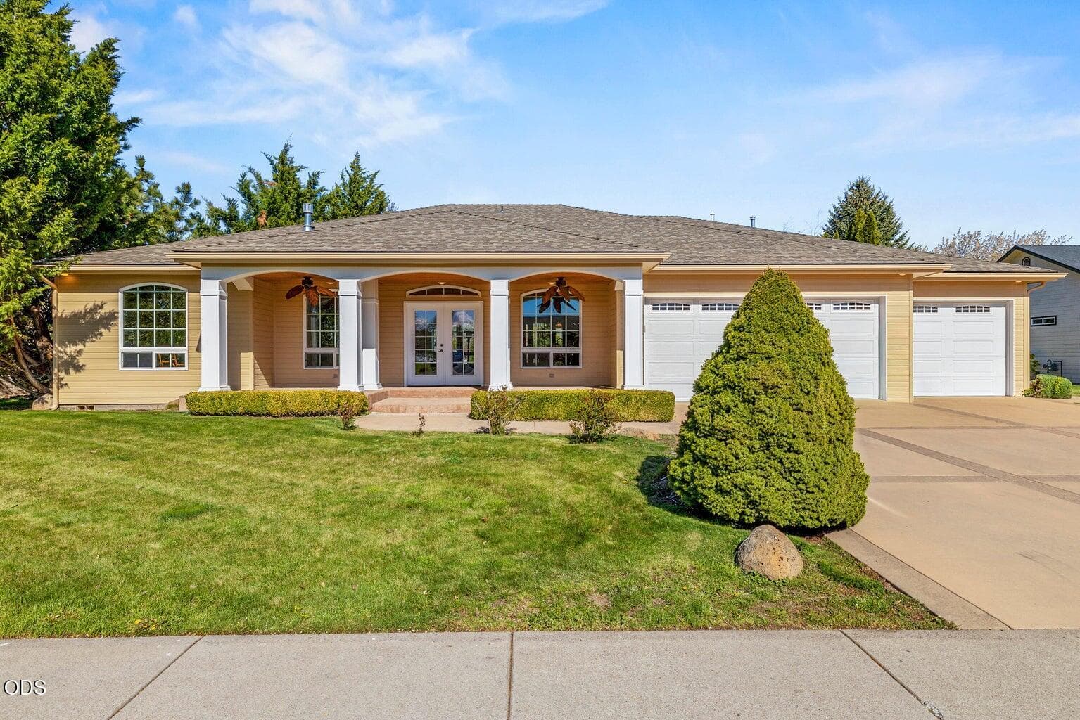 Front of House. Photo 1 of 34, 2835 Front Street, Klamath Falls, OR 97601