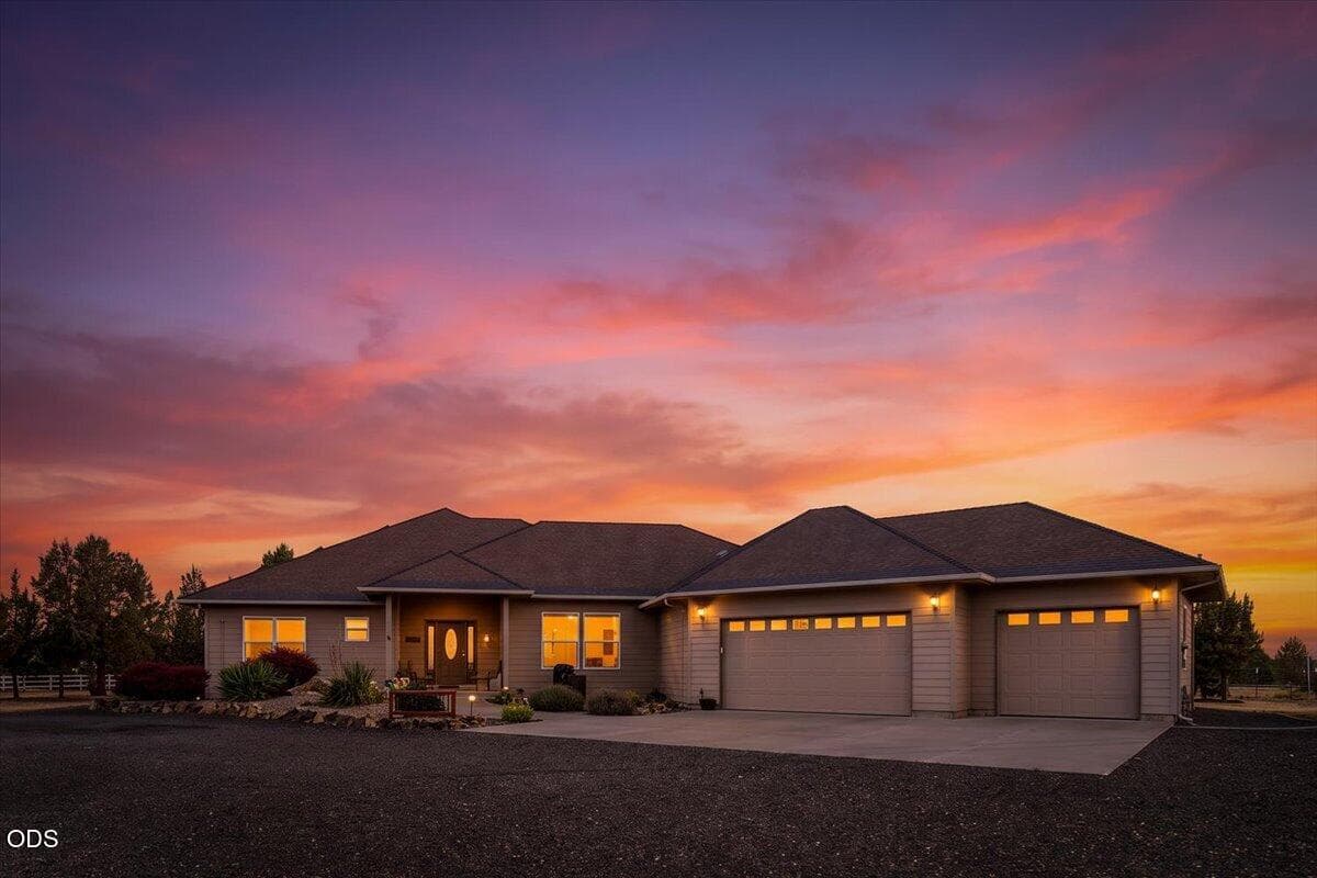01-7218 SW Onyx Rd, Terrebonne-1. Photo 1 of 42, 7218 SW Onyx Road, Terrebonne, OR 97760