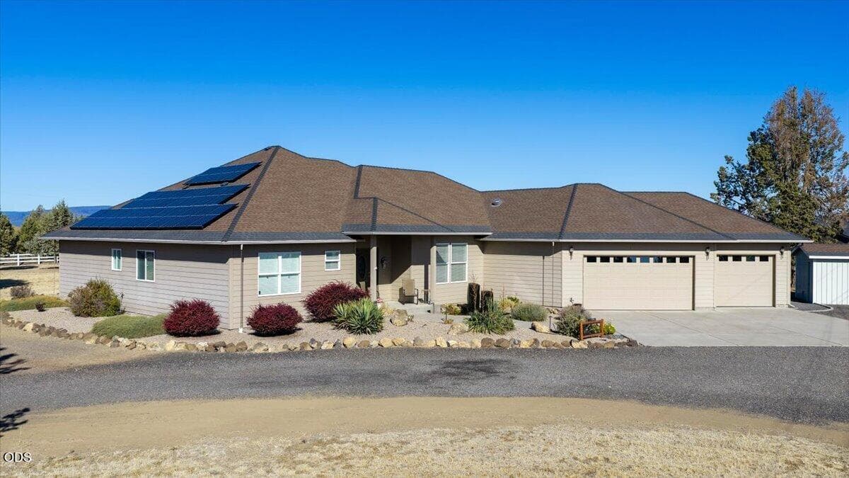 06-7218 SW Onyx Rd, Terrebonne-6. Photo 2 of 42, 7218 SW Onyx Road, Terrebonne, OR 97760