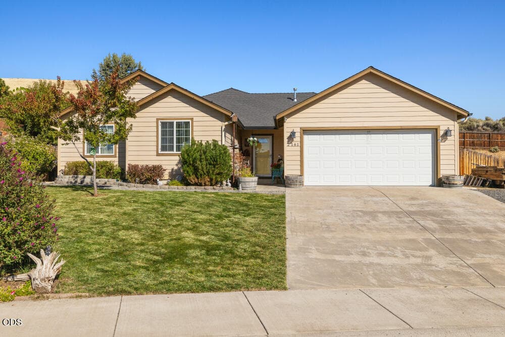 Front. Photo 2 of 48, 2161 Jeffrey Lane, Klamath Falls, OR 97603
