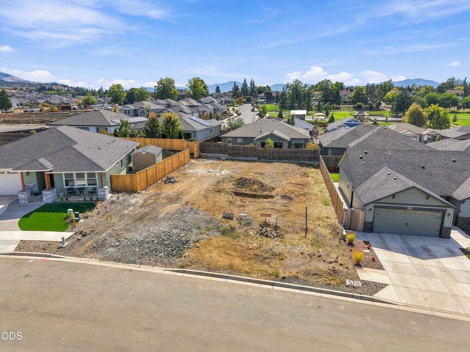 03-3075-Umpqua-Dr. Photo 3 of 15, 3075 Umpqua Drive, Medford, OR 97504