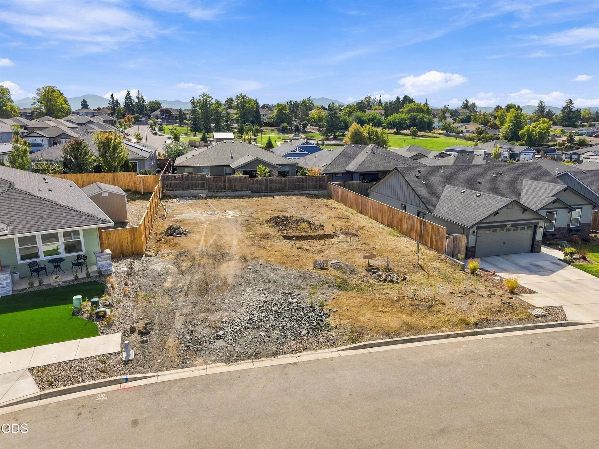 04-3075-Umpqua-Dr. Photo 4 of 15, 3075 Umpqua Drive, Medford, OR 97504