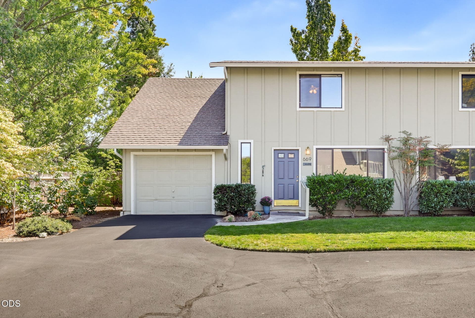 ApxPS00003. Photo 1 of 34, 669 Park Street, Ashland, OR 97520