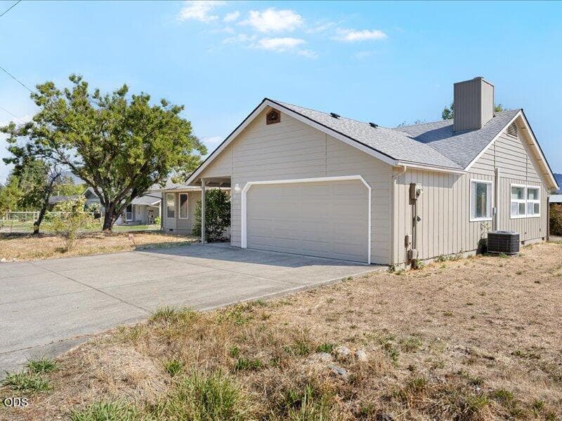 01-CI_9819. Photo 3 of 31, 895 Coutant Lane, Grants Pass, OR 97527