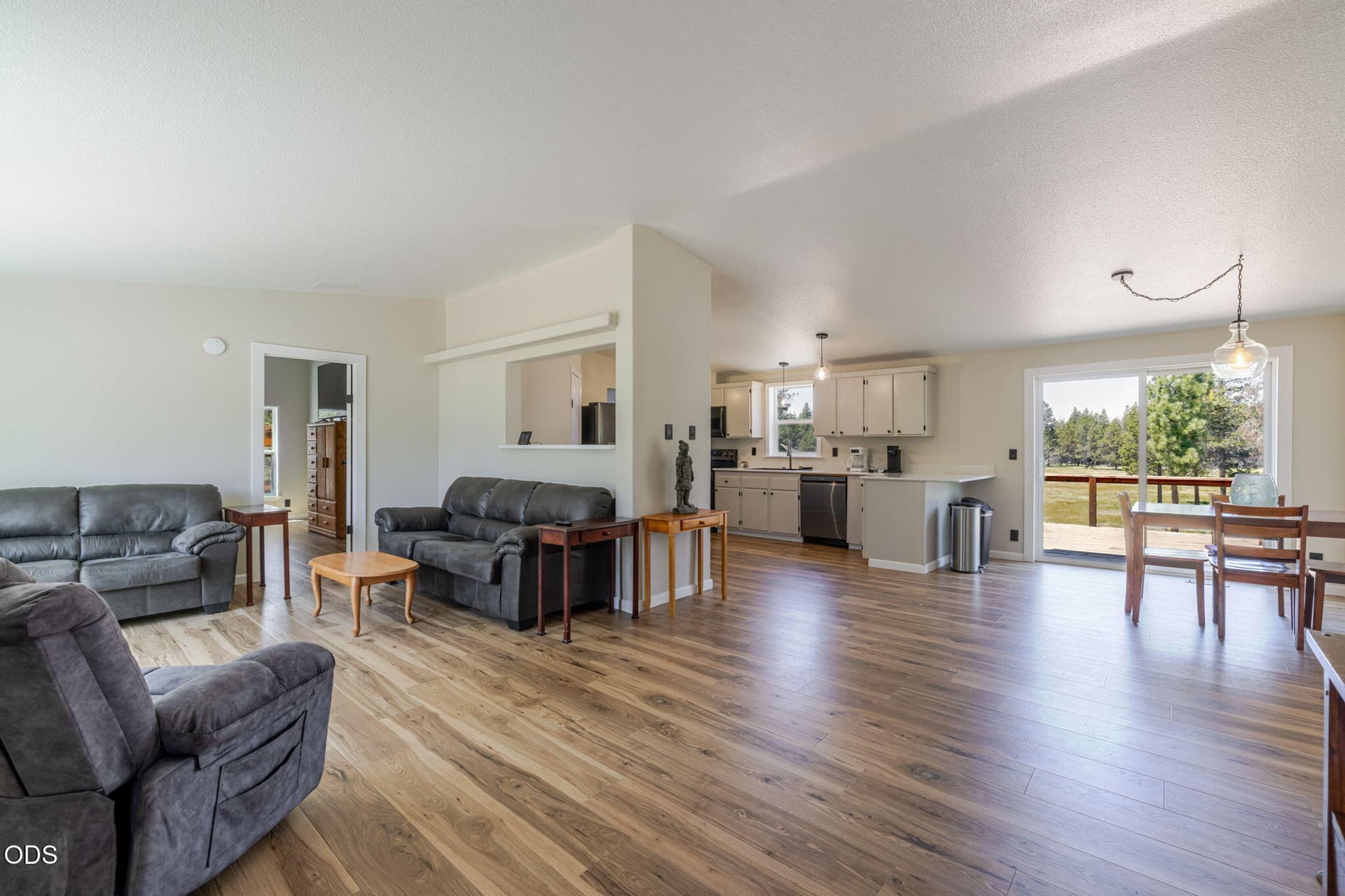 Great Room. Photo 5 of 35, 151154 Beal Road, La Pine, OR 97739