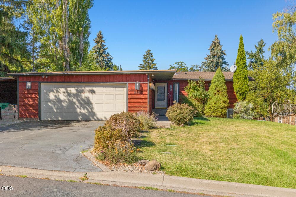 1. Photo 1 of 77, 2530 Berkeley Street, Klamath Falls, OR 97601