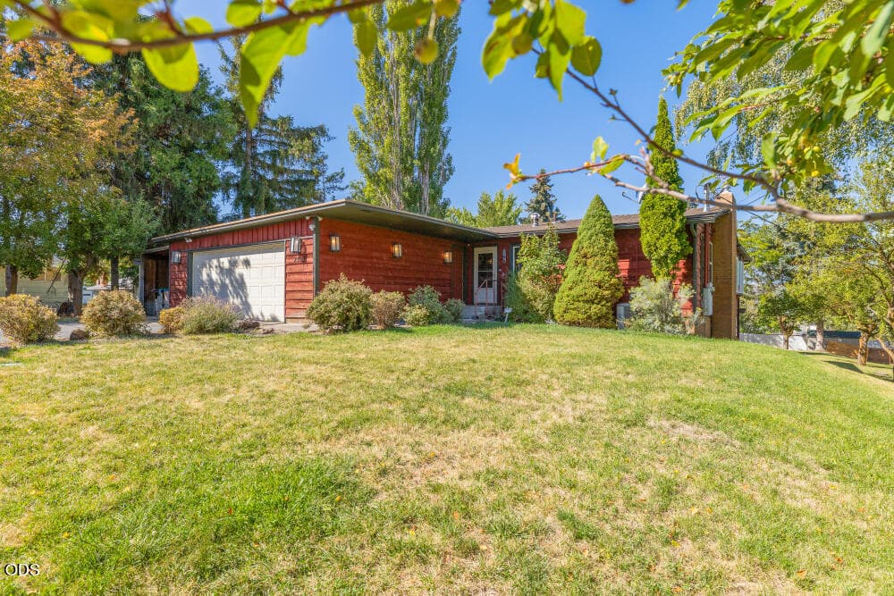 2. Photo 2 of 77, 2530 Berkeley Street, Klamath Falls, OR 97601