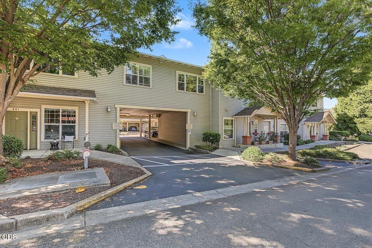 06-6. Photo 3 of 42, 853 Pavilion Place, Ashland, OR 97520