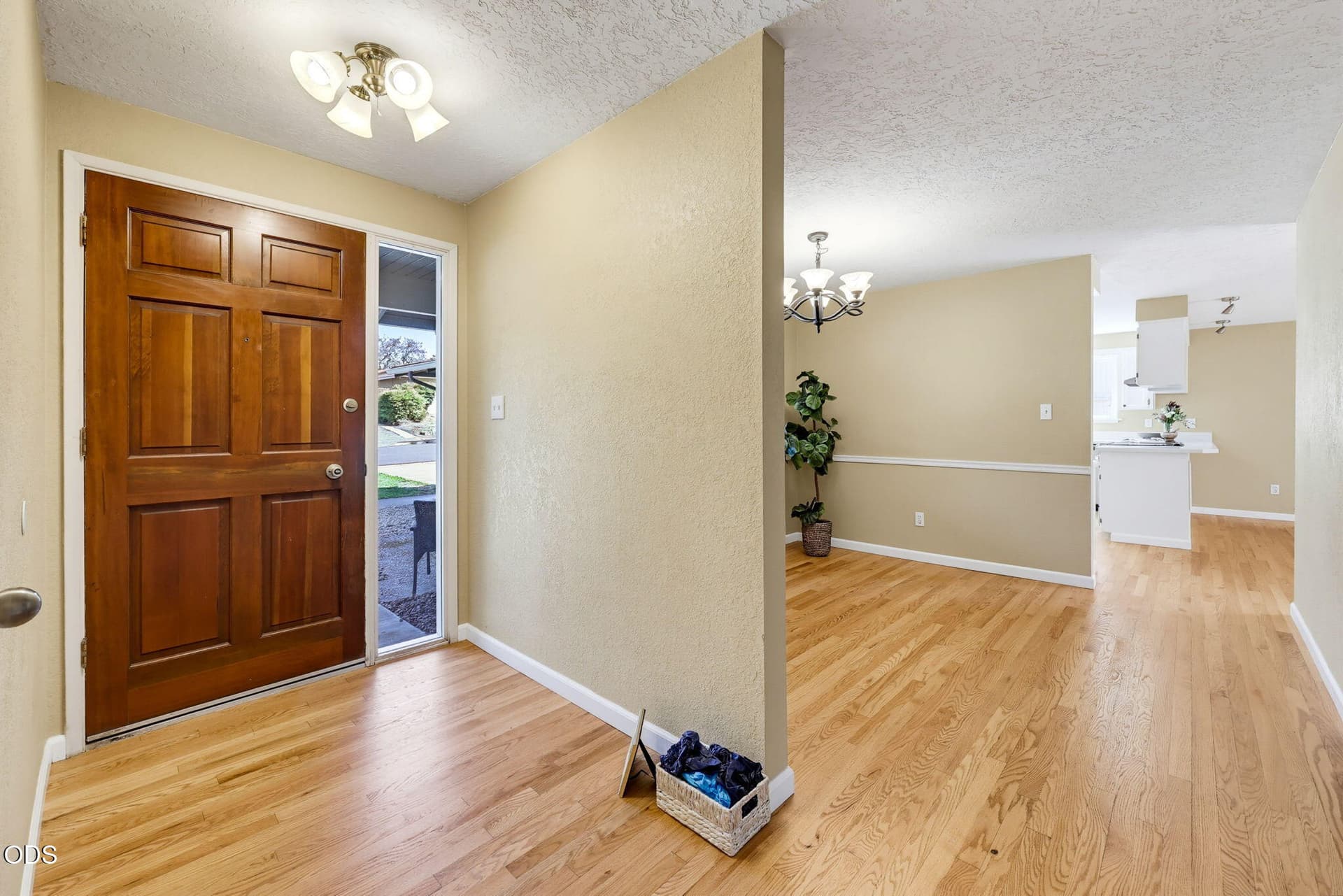 ApxSC00018. Photo 4 of 30, 567 N Stoneham Circle, Medford, OR 97504