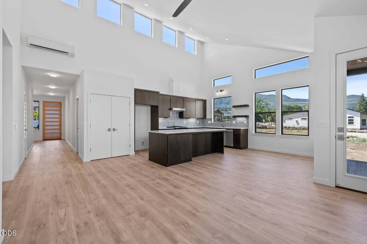 _D9A7708 (1). Photo 5 of 10, 901 Hillview Drive, Ashland, OR 97520