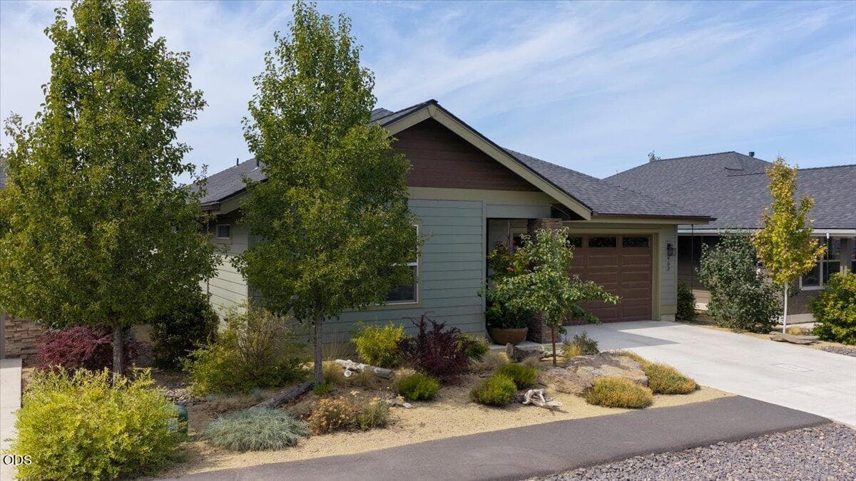 08-2703 NW 25th St, Redmond-8. Photo 2 of 60, 2703 NW 25th Street, Redmond, OR 97756