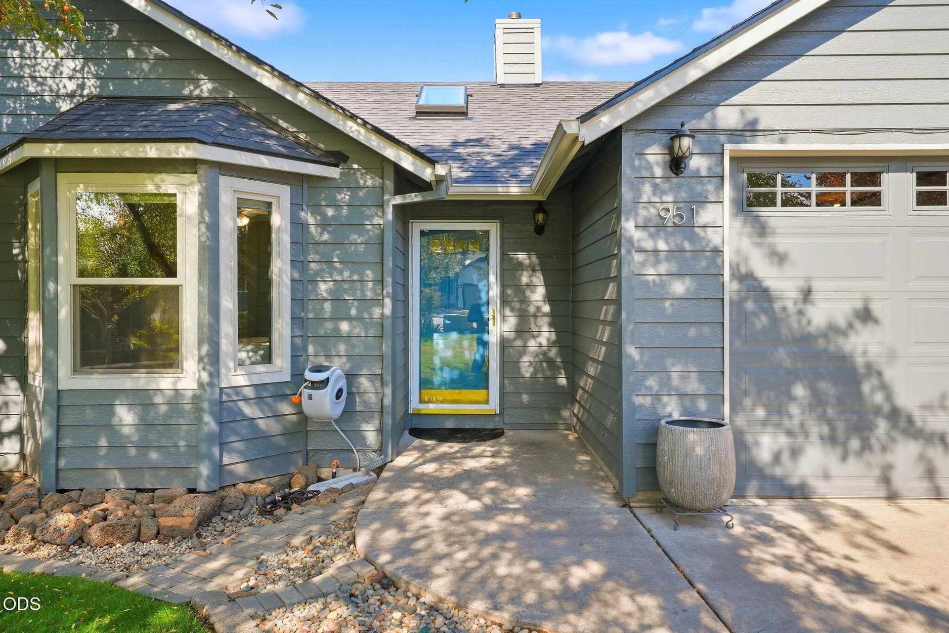 5-web-or-mls-Riley-Visuals-5. Photo 3 of 27, 951 NE Lena Place, Bend, OR 97701
