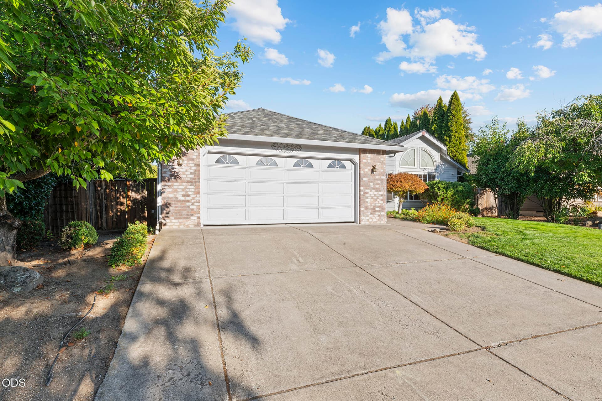 DSC_7117. Photo 2 of 34, 1443 Yellowstone Avenue, Medford, OR 97504