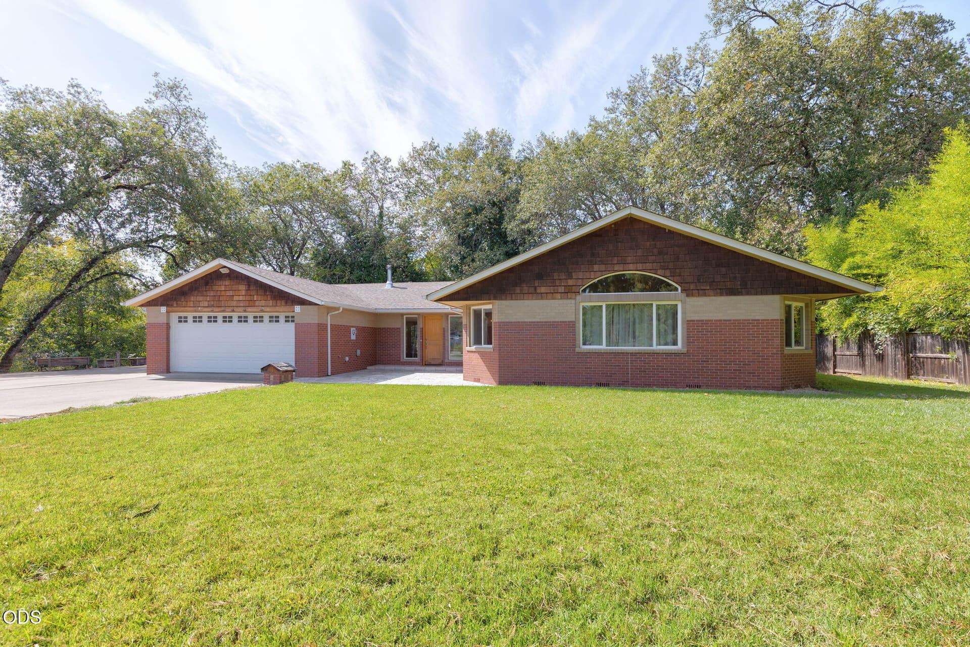 1. Photo 1 of 64, 1410 Applegate Avenue, Grants Pass, OR 97527