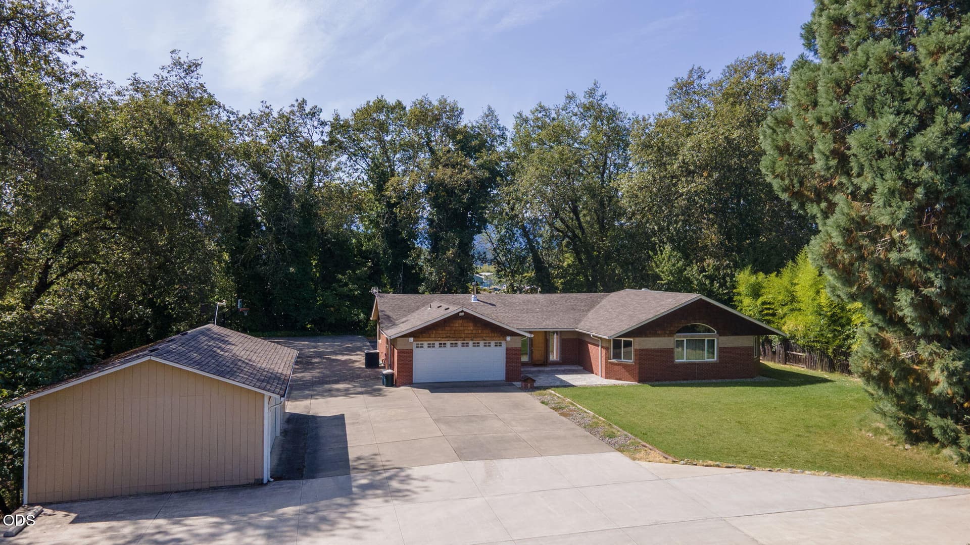 2. Photo 2 of 64, 1410 Applegate Avenue, Grants Pass, OR 97527