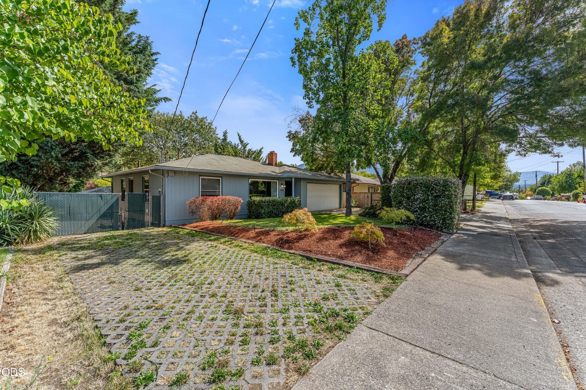02-EXT (2 of 15). Photo 3 of 27, 455 NE 11th Street, Grants Pass, OR 97526