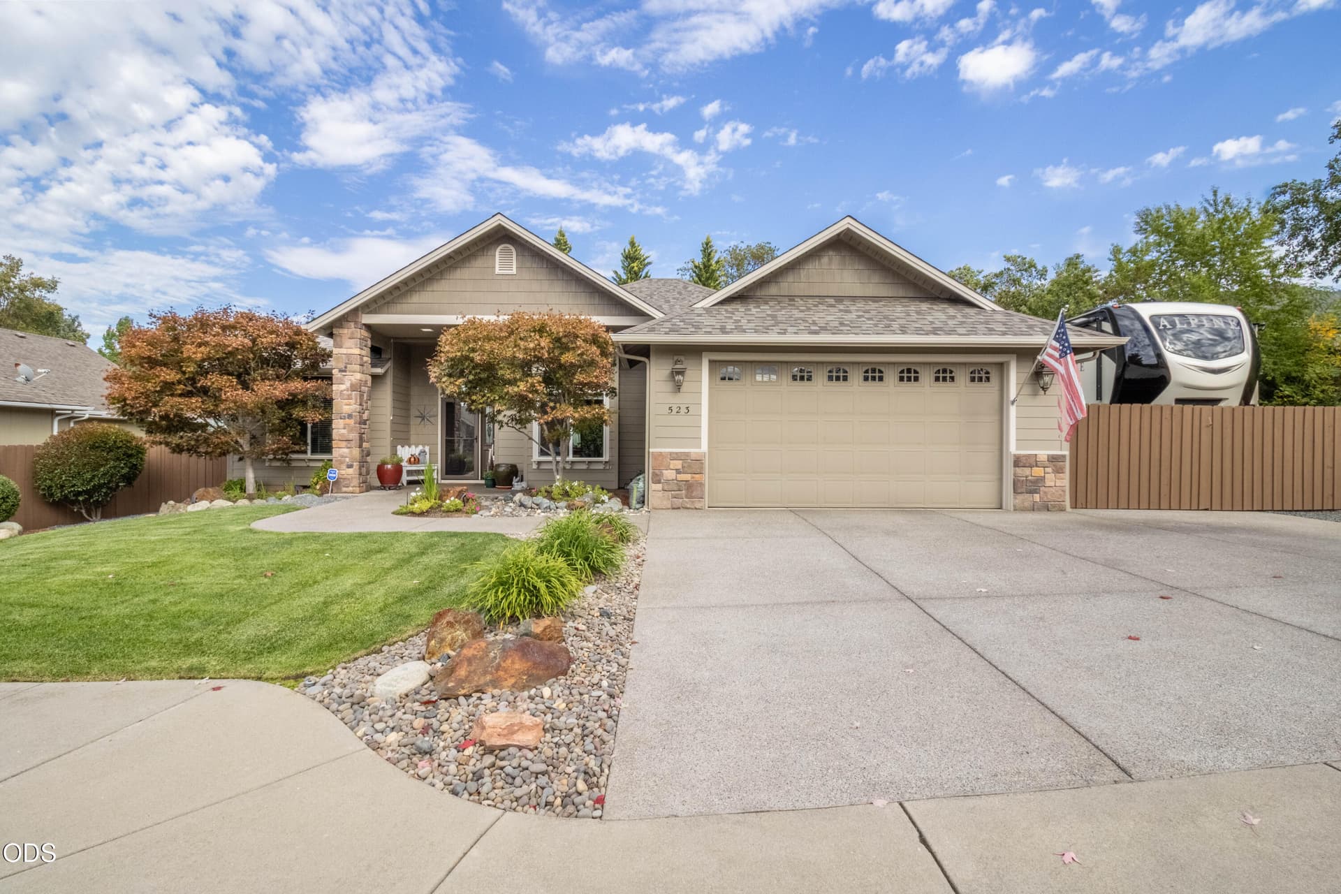 4. Photo 4 of 45, 523 SE Jaylen Drive, Grants Pass, OR 97527