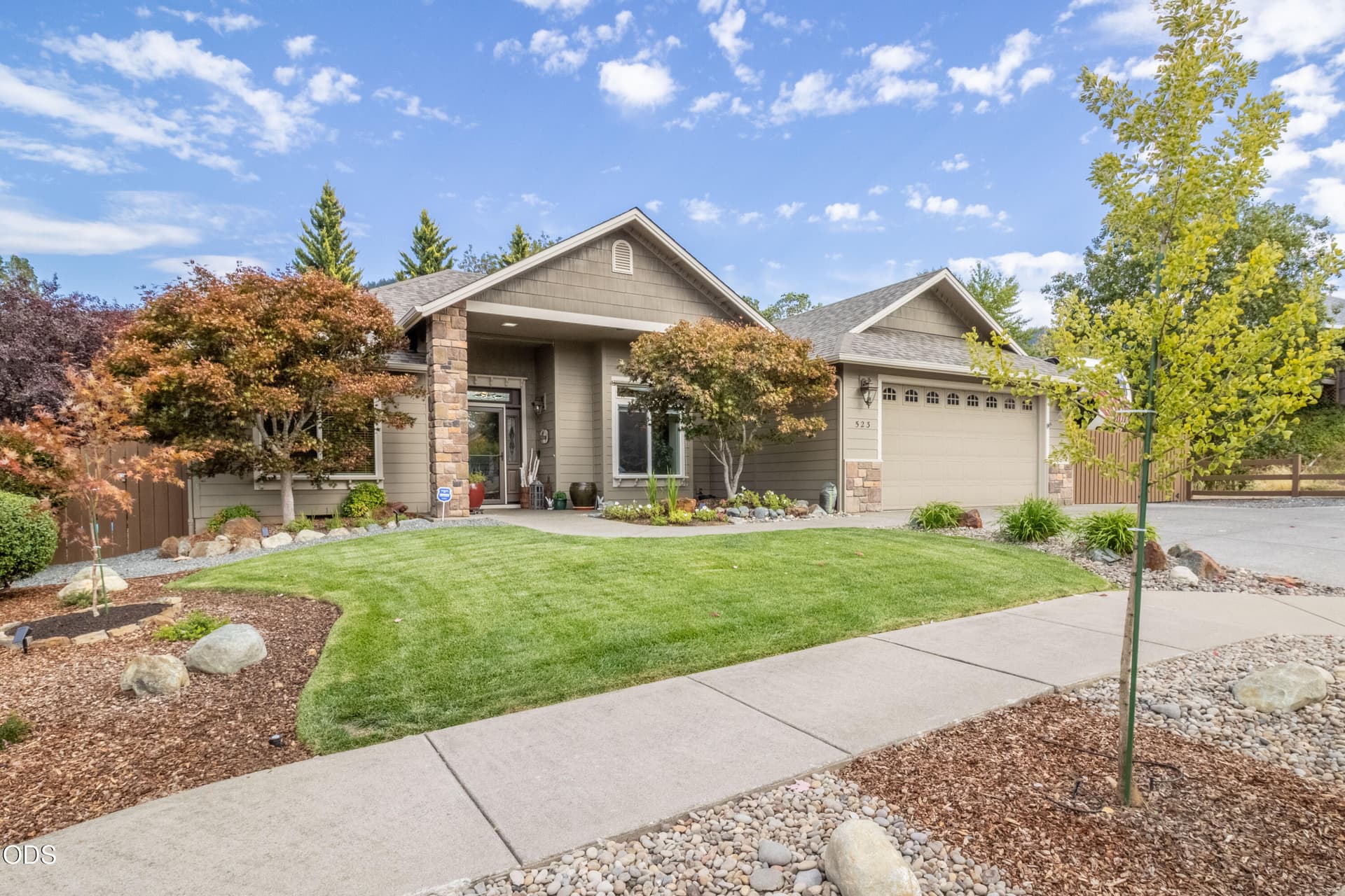 5. Photo 5 of 45, 523 SE Jaylen Drive, Grants Pass, OR 97527