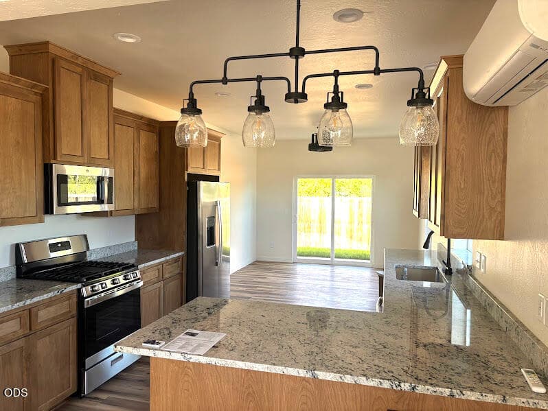 729 kitchen. Photo 3 of 25, 729 Dahl Place Unit #5, Medford, OR 97501