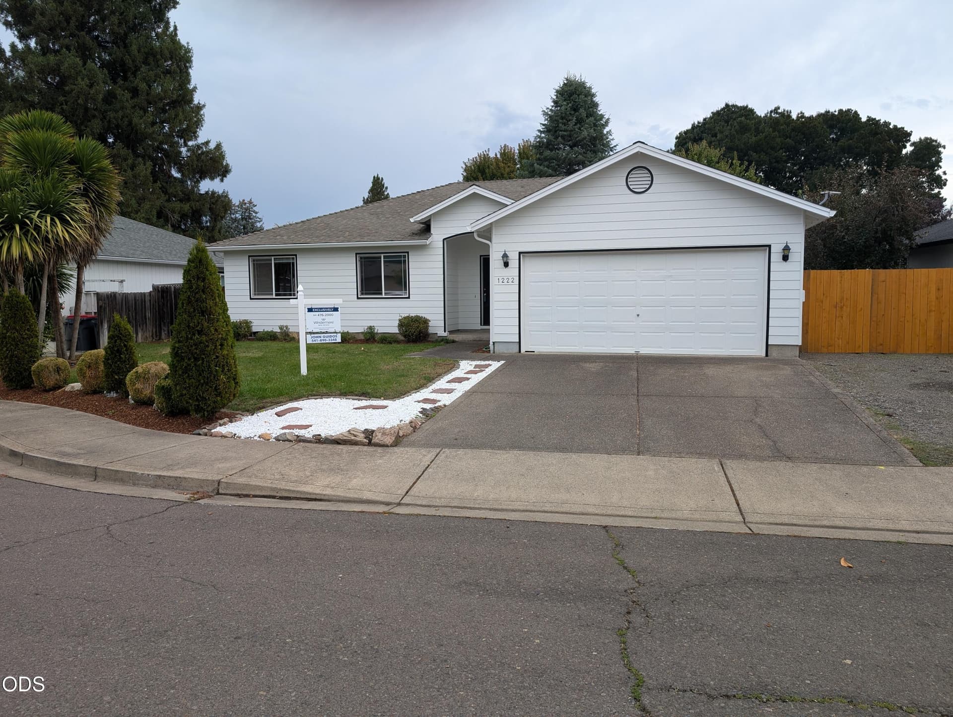 Central Point Home. Photo 2 of 25, 1222 Greentree Way, Central Point, OR 97502