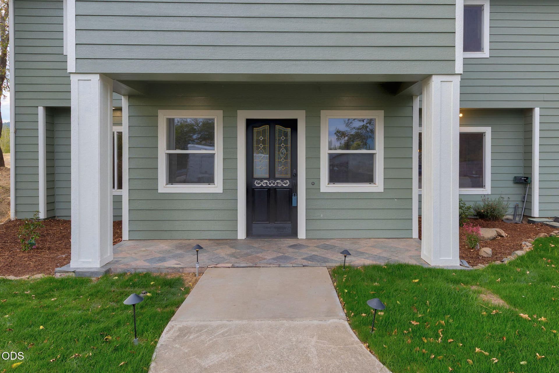 7-web-or-mls-1690-ne-beacon-dr. Photo 2 of 47, 1690 NE Beacon Drive, Grants Pass, OR 97526