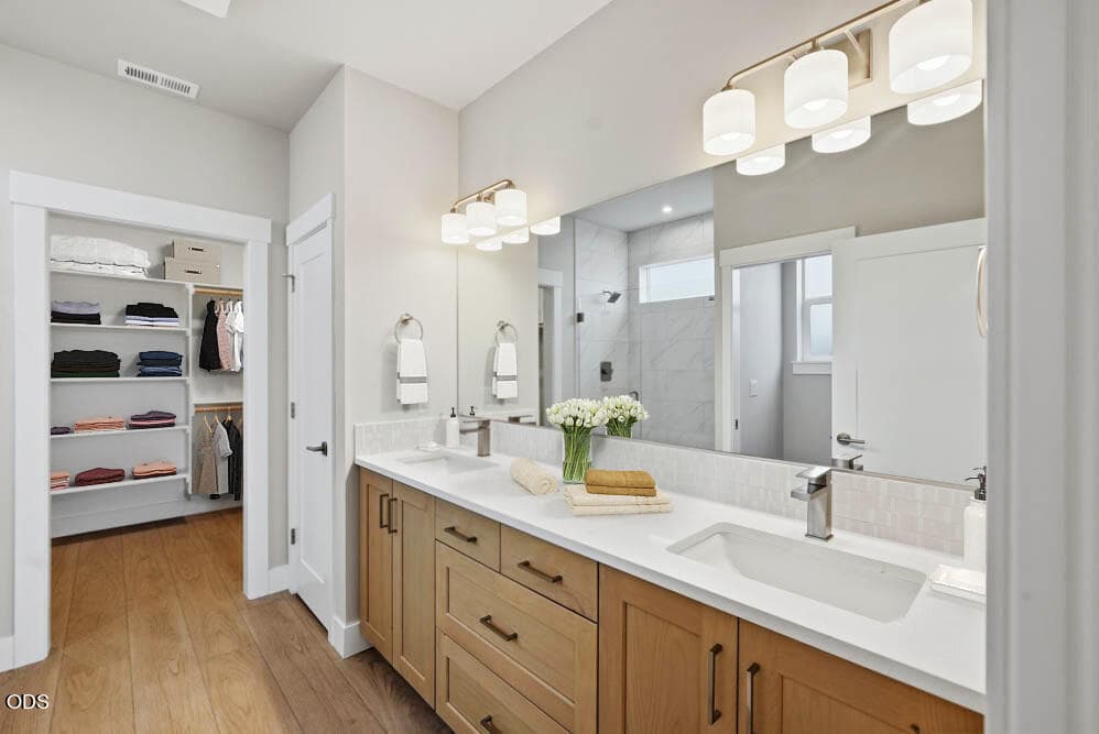 OP233-Tahoma-N-Classic-PrimaryBath. Photo 5 of 22, 3140 NE Terra Place, Bend, OR 97701