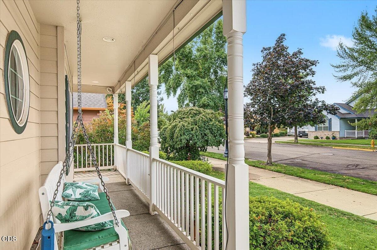 06-6. Photo 3 of 36, 660 Valley Oak Boulevard, Central Point, OR 97502