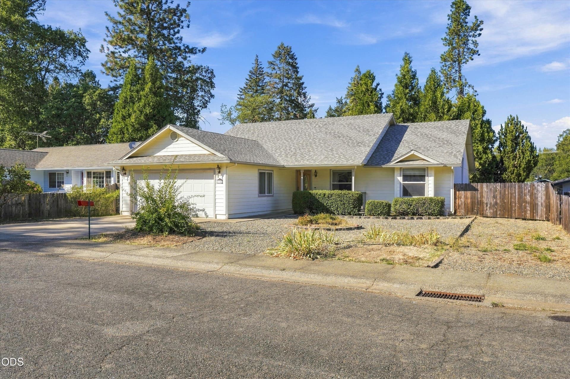 02-384 Wells Dr-1. Photo 2 of 32, 384 Wells Drive, Cave Junction, OR 97523