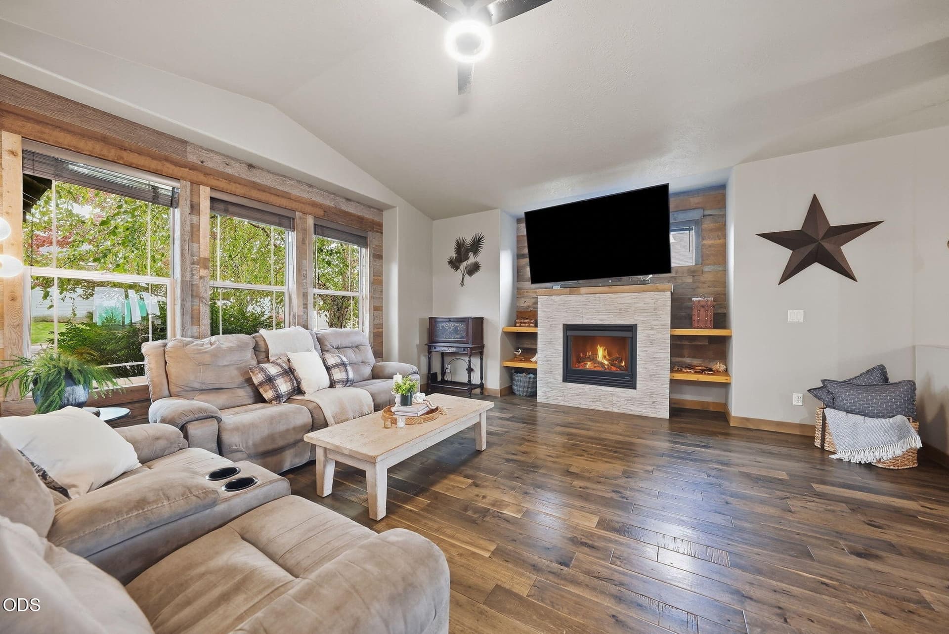 Great Room. Photo 5 of 48, 4105 SW Salmon Avenue, Redmond, OR 97756