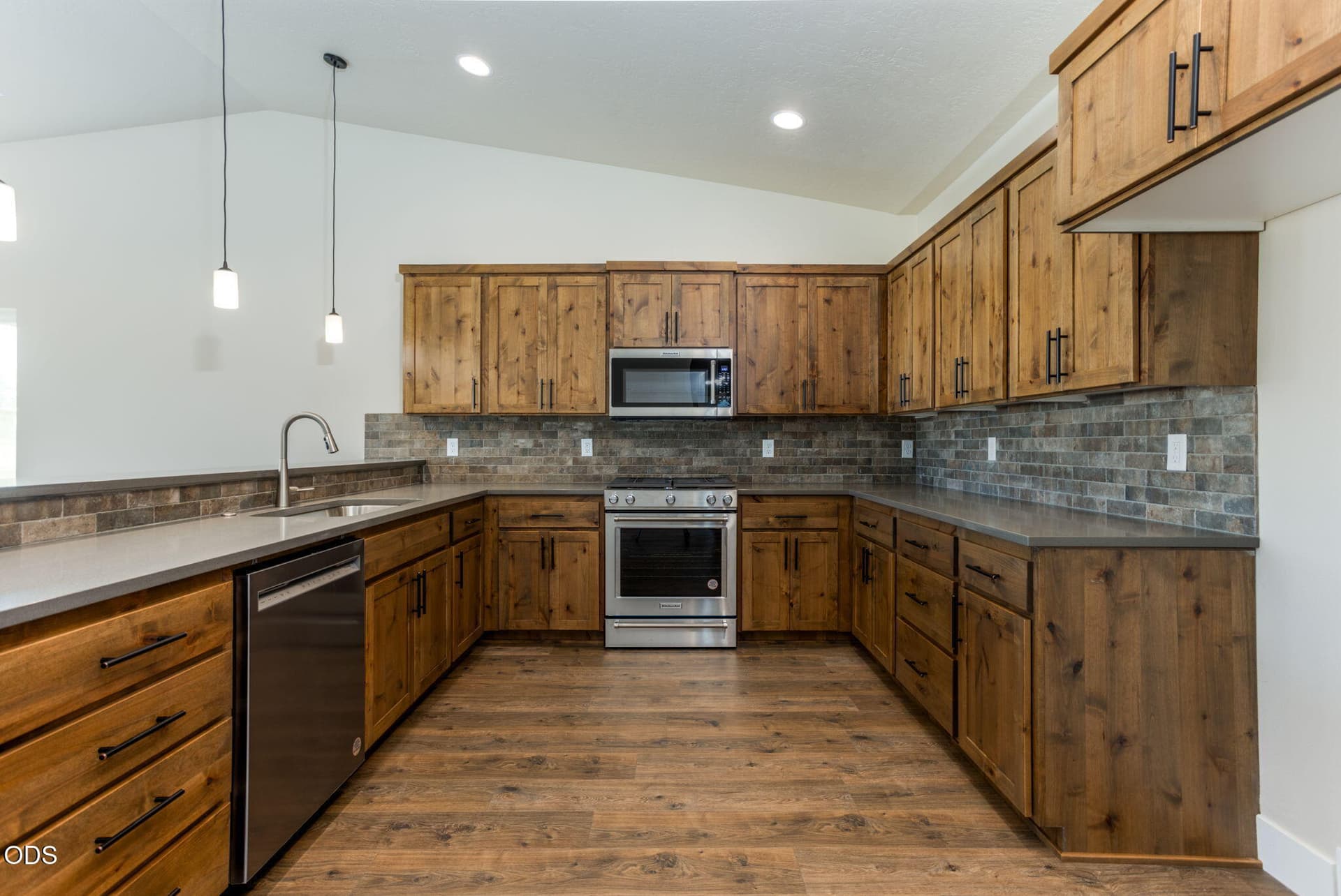 Kitchen w quartz counters. Photo 3 of 12, 3877 SW Antelope Way Unit Lot 51, Redmond, OR 97756