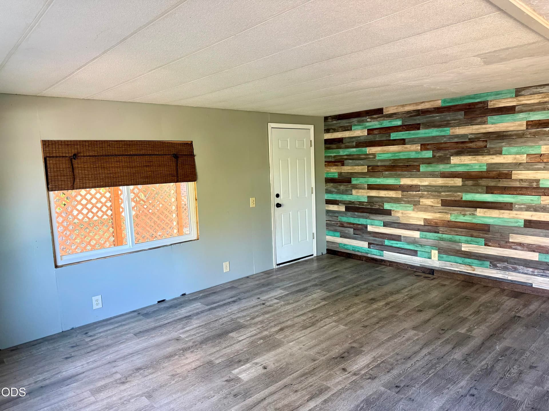Living Room. Photo 3 of 6, 939 S Valley View Road Unit UNIT 25, Ashland, OR 97520